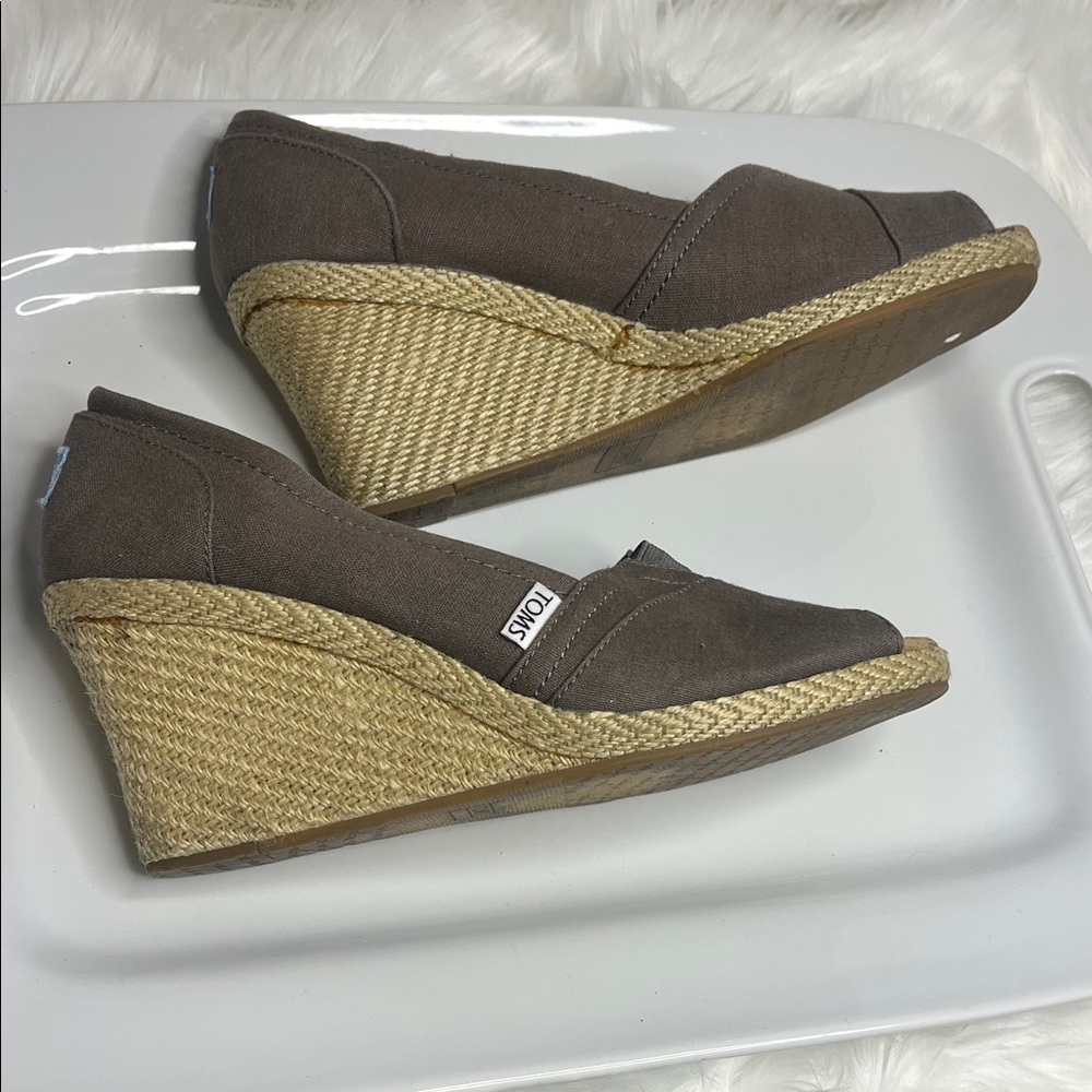 Tom's Brown Wedge Shoes - Picture 7 of 8